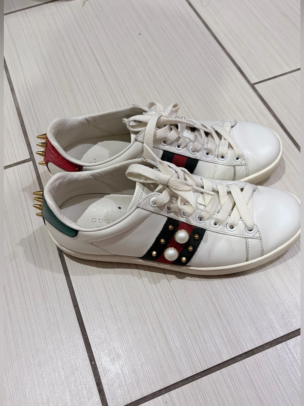 Gucci white Leather Low-Top Sneakers with Red & Green Accents